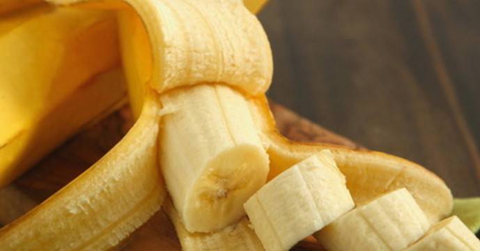 Удобрение из банановых шкурок: 15 необычных способов их применения в огороде