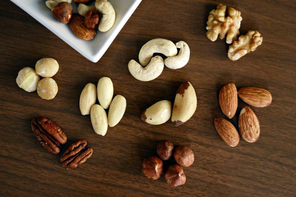 Какие орехи можно давать хомякам: едят ли желуди, грецкие, миндаль, фундук, арахис, кедровые, кешью, кунжут; джунгарским, сирийским и другим видам